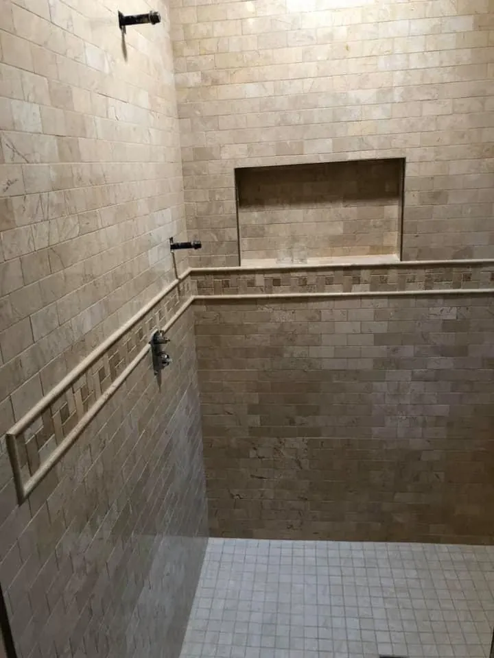 Tiled shower with a niche and border after full removal